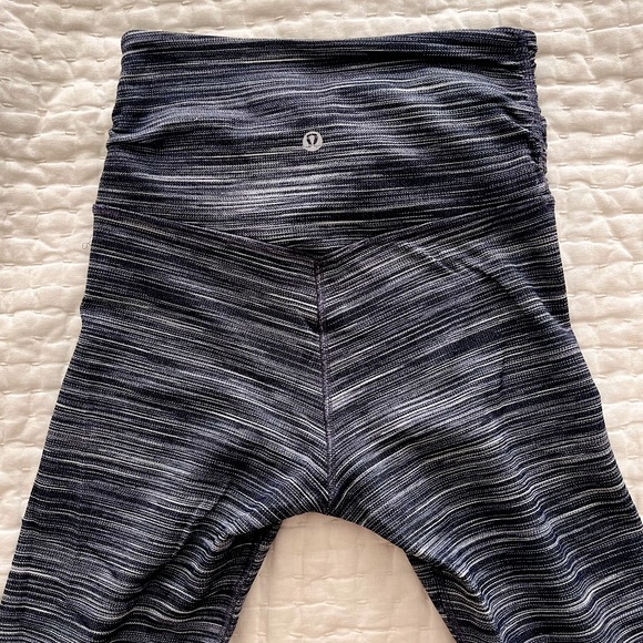 Lululemon Align High Rise Crop Criss Cross Waist leggings, size 4 - Picture 4 of 5